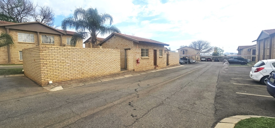 To Let 2 Bedroom Property for Rent in Waterval East North West